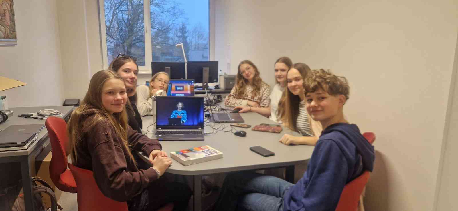 7.a klases komanda piedalās LNB viktorīnā „Ziemassvētki kanonā 2025”