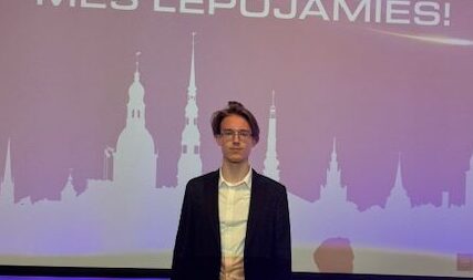 12.a klases inženierzinātņu programmas skolnieks Toms Zvejnieks ieguvis titulu “Rīgas skolēns 2025″