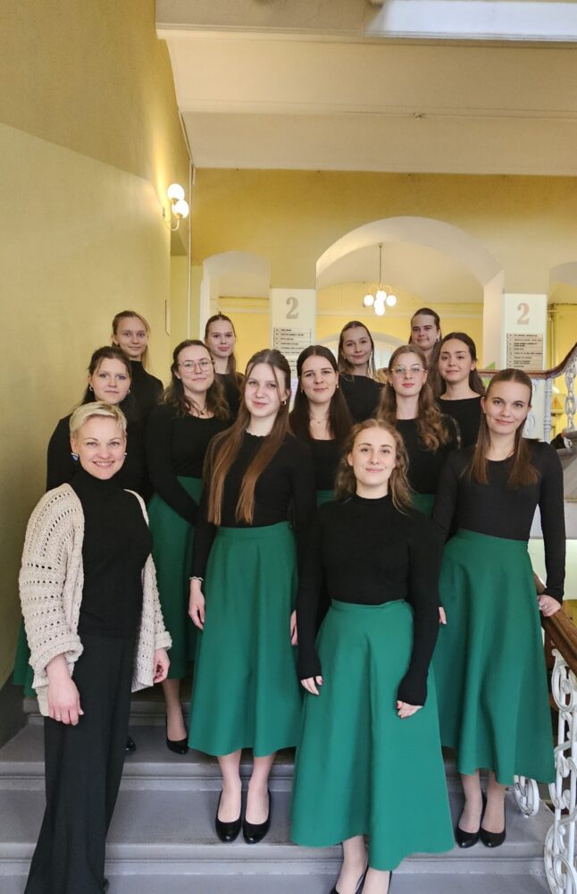 Meiteņu ansamblis “Lavīze”