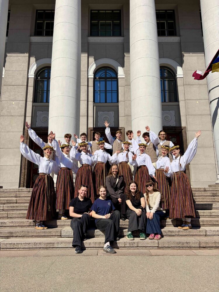 Uz II Liepājas Jauniešu deju svētkiem, kas norisināsies 23.maijā Liepājā.