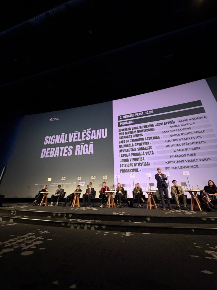 17. septembrī norisinājās Signālvēlēšanu debates, kurās piedalījās 12.d un 12.f klašu skolēni.